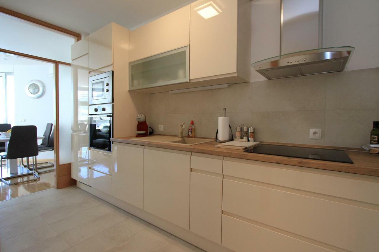 Luxury Apartment *